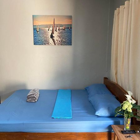 Alona Bohol Backpackers Hostel パングラオ エクステリア 写真