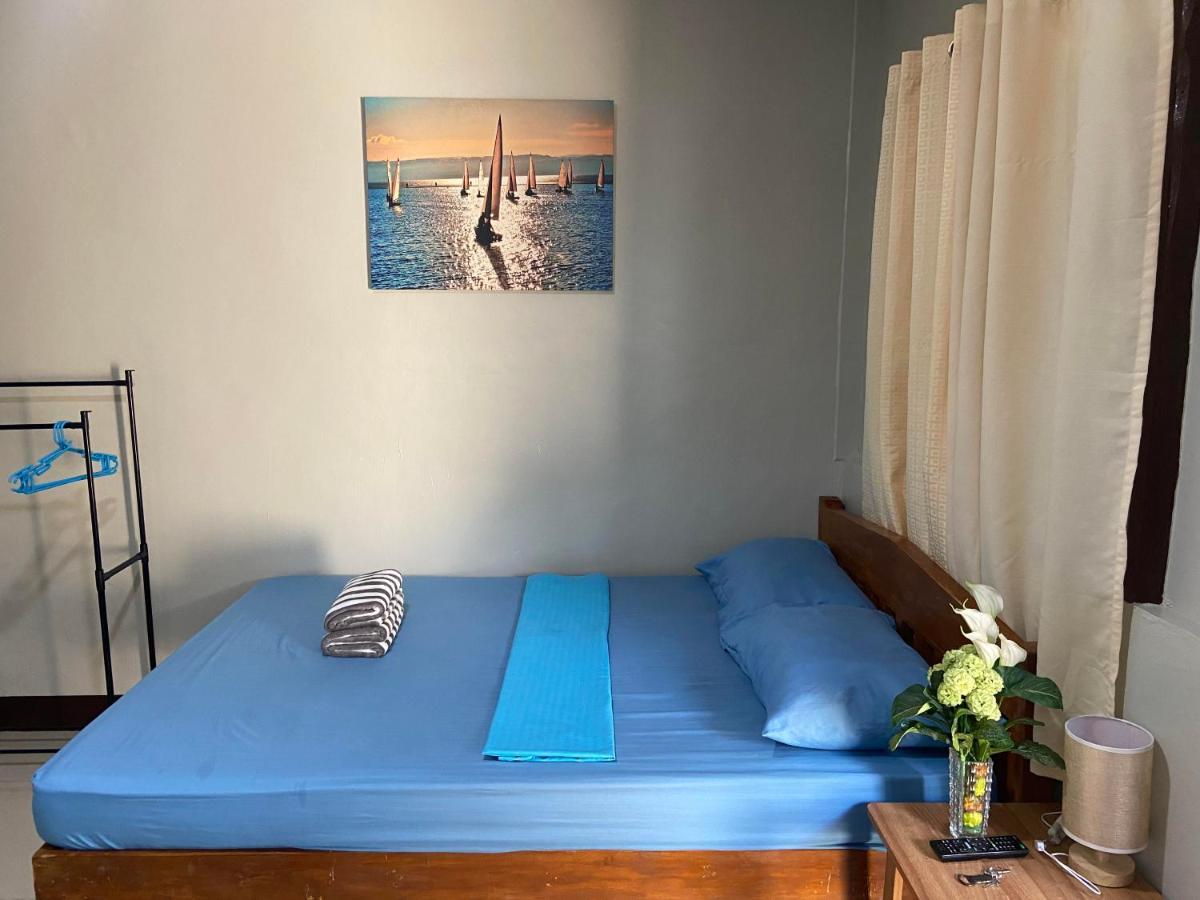 Alona Bohol Backpackers Hostel パングラオ エクステリア 写真