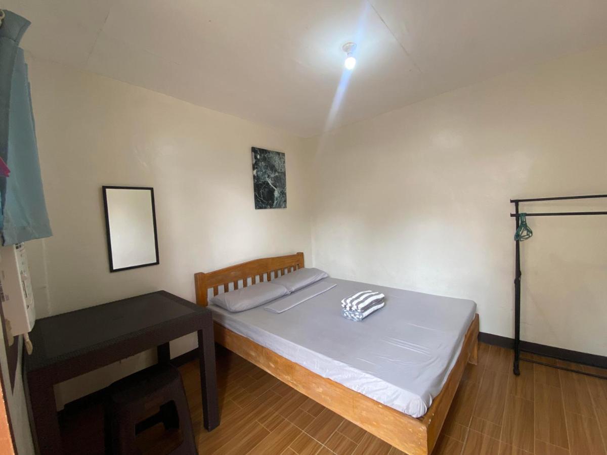 Alona Bohol Backpackers Hostel パングラオ エクステリア 写真
