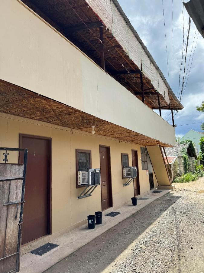 Alona Bohol Backpackers Hostel パングラオ エクステリア 写真